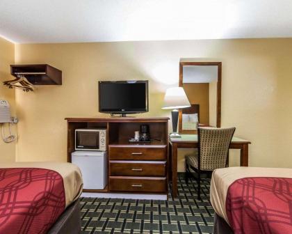 Econo Lodge Cartersville-Emerson Lake Point - image 14