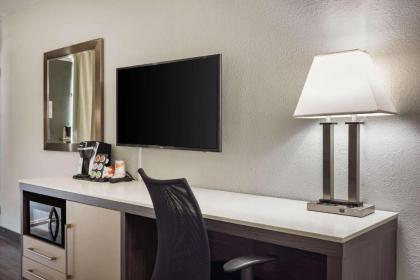 Quality Inn & Suites - image 13