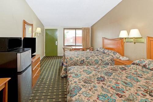 Knights Inn Cartersville - image 2