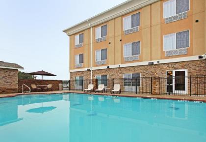 Holiday Inn Express Hotel & Suites Carthage an IHG Hotel - image 12