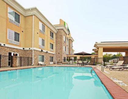 Holiday Inn Express Hotel & Suites Carthage an IHG Hotel - image 16