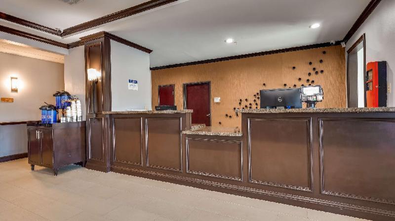 Best Western Carthage Inn & Suites - image 4