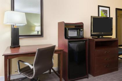 Hampton Inn Raleigh Cary - image 19