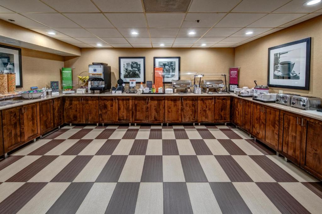 Hampton Inn Raleigh Cary - image 4