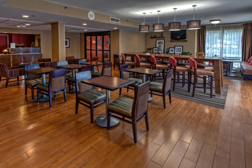 Hampton Inn Raleigh Cary - image 5