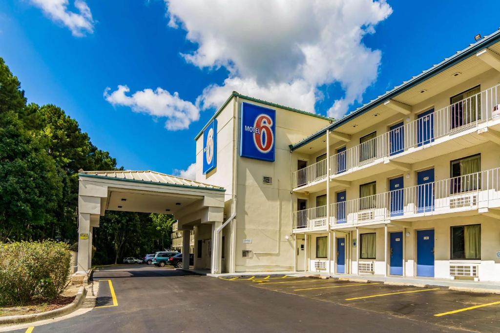 Motel 6-Raleigh NC - Cary - main image