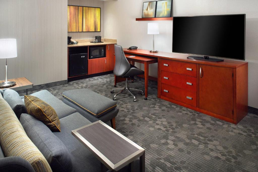 Courtyard by Marriott Raleigh Cary - image 3