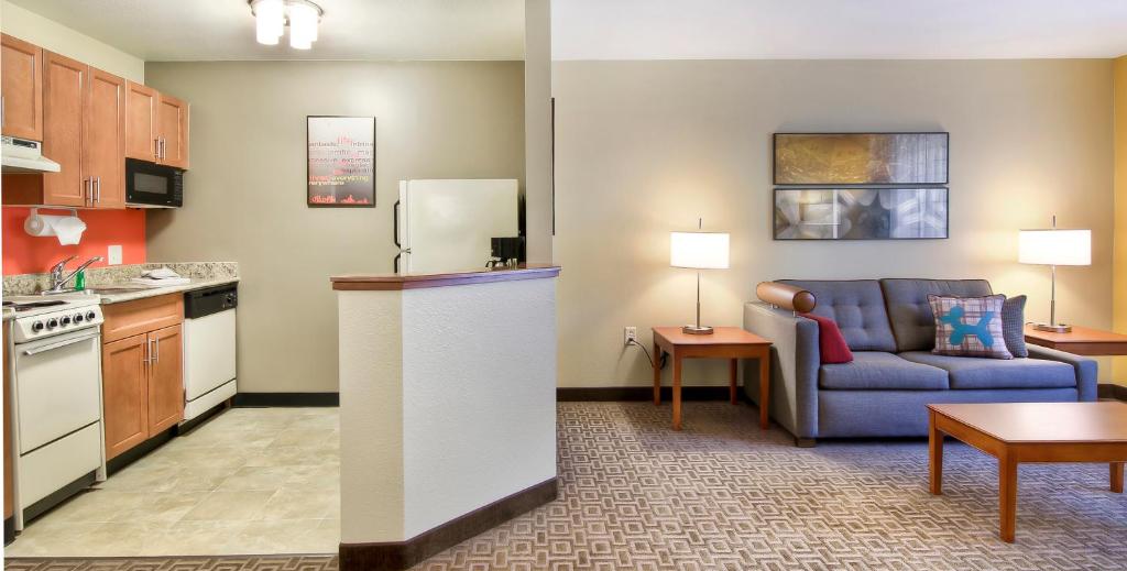 TownePlace Suites Raleigh Cary/Weston Parkway - image 2