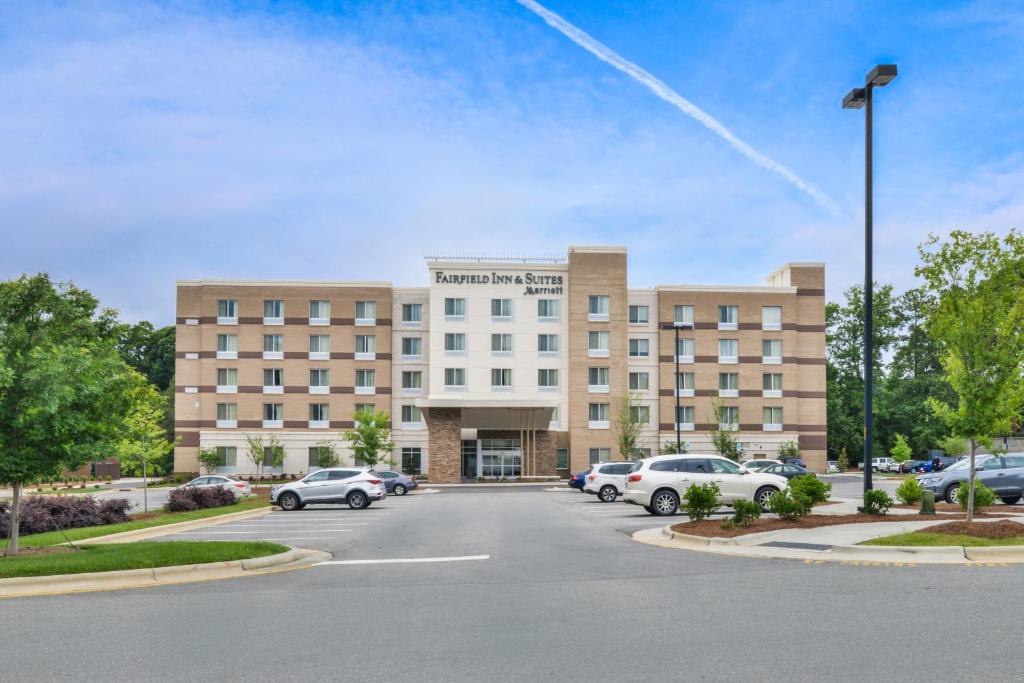 Fairfield Inn & Suites by Marriott Raleigh Cary - main image