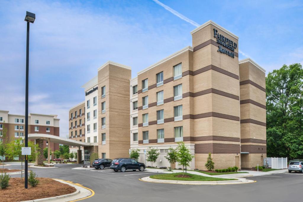 Fairfield Inn & Suites by Marriott Raleigh Cary - image 2