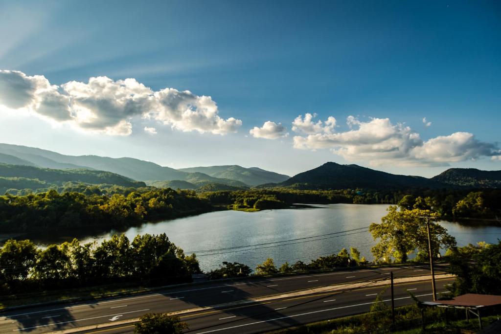 Hampton Inn Caryville-I-75/Cove Lake-State Park - image 7