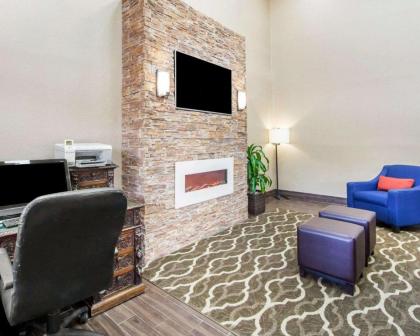 Comfort Inn at Royal Blue - image 15