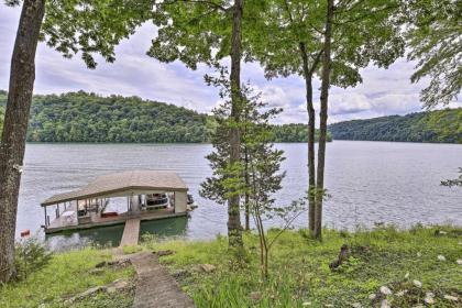 Inviting Family Abode with Dock on Norris Lake! - image 2