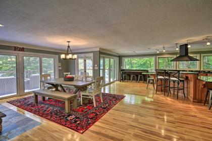 Inviting Family Abode with Dock on Norris Lake! - image 9