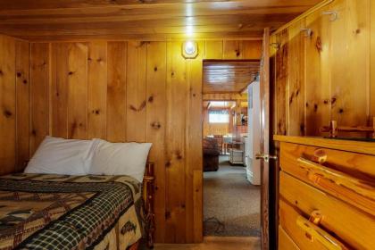 Naughty Pine Cabin - image 11