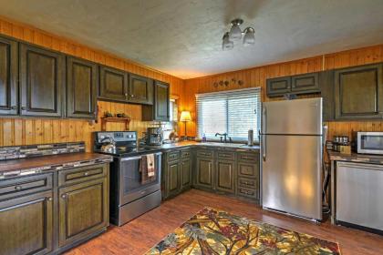 Rustic Log Cabin with Studio about 5 Mi to Pikes Peak! - image 11