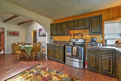 Rustic Log Cabin with Studio about 5 Mi to Pikes Peak! - image 15