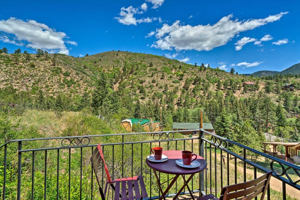 Cozy Rocky Mountain Retreat Near Pikes Peak! - main image