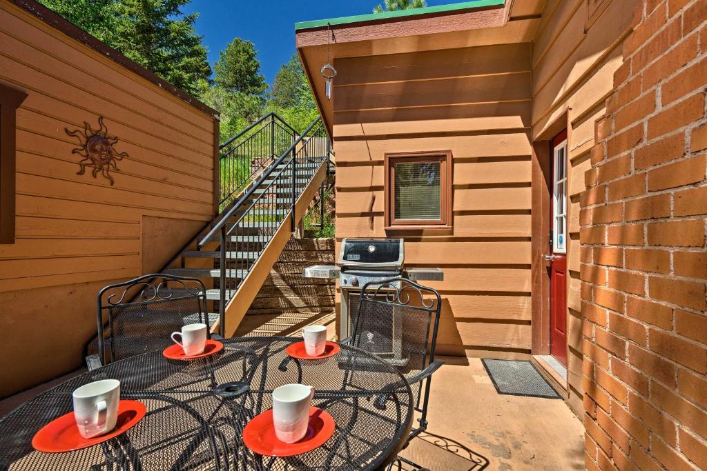 Cozy Rocky Mountain Retreat Near Pikes Peak! - image 3