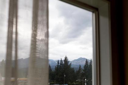 Columbia Gorge Inn - image 11