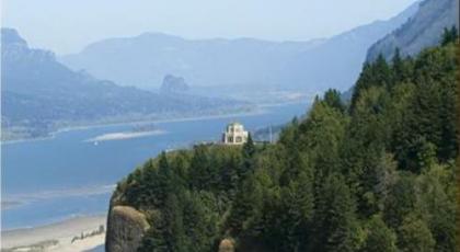 Columbia Gorge Inn - image 20