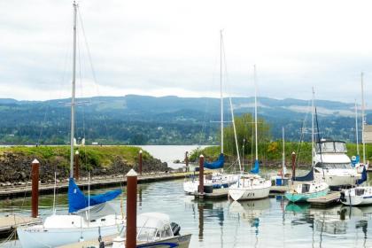 Columbia Gorge Inn - image 9