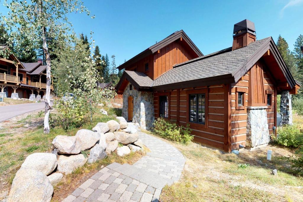 Tamarack Cottage - main image