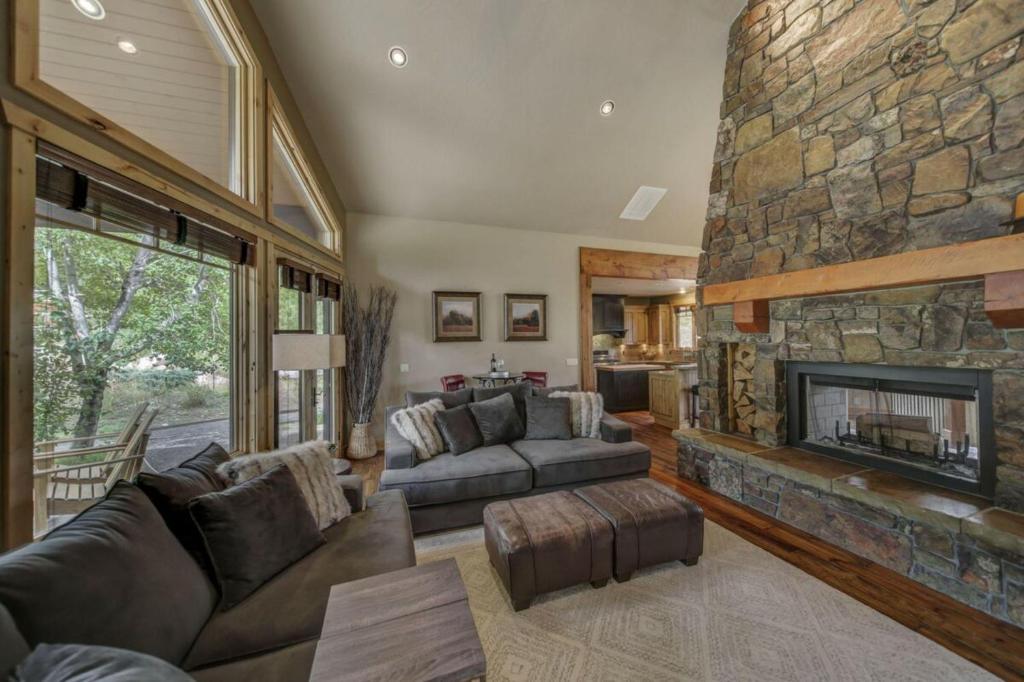 Bear Discovery Custom Tamarack Estate Home by Casago McCall - Donerightmanagement - image 7