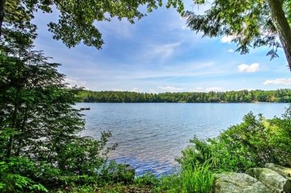 Charming Casco Cottage on Lake with Private Dock! - image 14