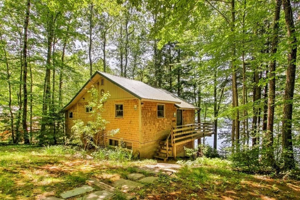 Charming Casco Cottage on Lake with Private Dock! - image 6