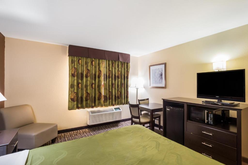 Quality Inn & Suites Caseyville - St. Louis - image 2