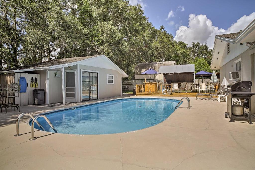 Fern Park House with Pool - New Patio and Fire Pit! - main image