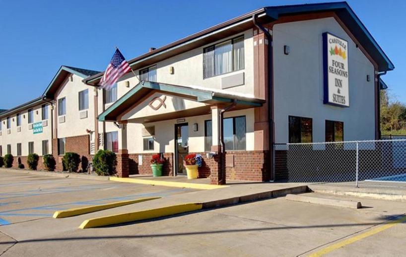 Cassville Four Seasons Inn & Suites - main image