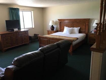 Cassville Four Seasons Inn & Suites - image 14