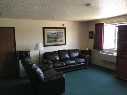 Cassville Four Seasons Inn & Suites - image 15