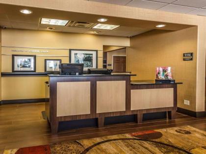 Hampton Inn Castle Rock - image 15