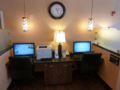 Hampton Inn Castle Rock - image 5