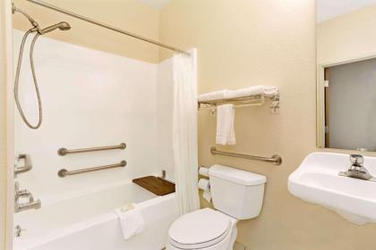 Days Inn & Suites by Wyndham Castle Rock - image 2