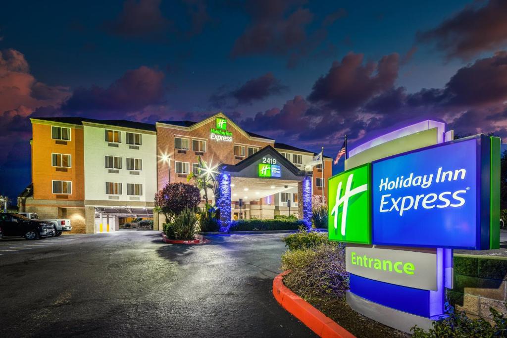 Holiday Inn Express Castro Valley an IHG Hotel - main image