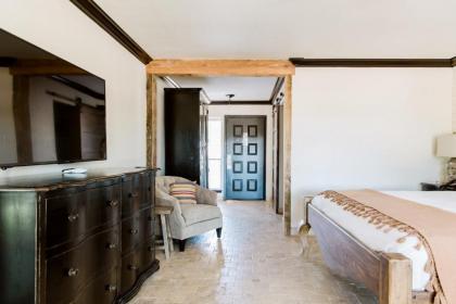 Hillside Boutique Hotel - image 13