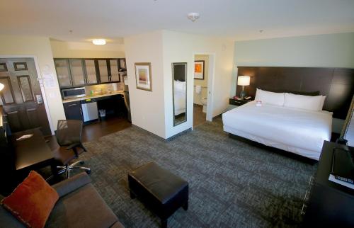 Staybridge Suites Cathedral City – Palm Springs an IHG Hotel - image 4