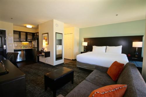 Staybridge Suites Cathedral City – Palm Springs an IHG Hotel - image 5