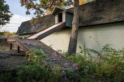 Tentrr - Abandoned Zoo Overlook - image 15