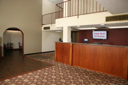 Red Roof Inn & Suites Cave City - image 2