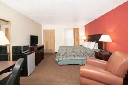 Days Inn by Wyndham Cave City - image 5