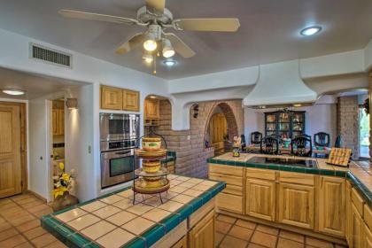 Pet-Friendly Adobe Oasis with Hiking 5 Mi Away! - image 11