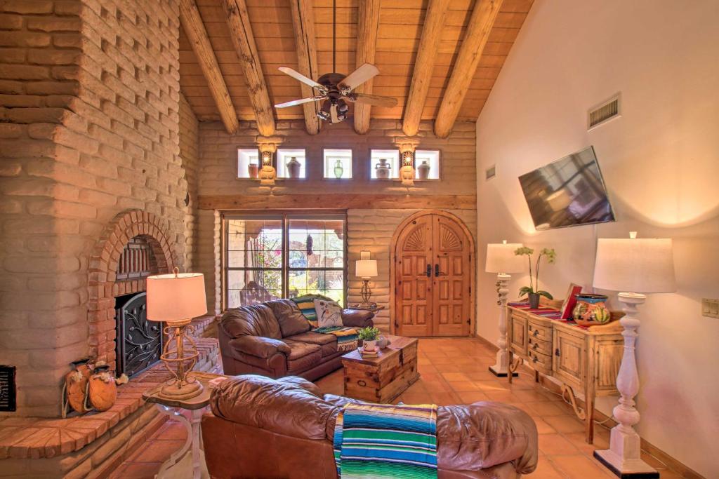 Pet-Friendly Adobe Oasis with Hiking 5 Mi Away! - image 2