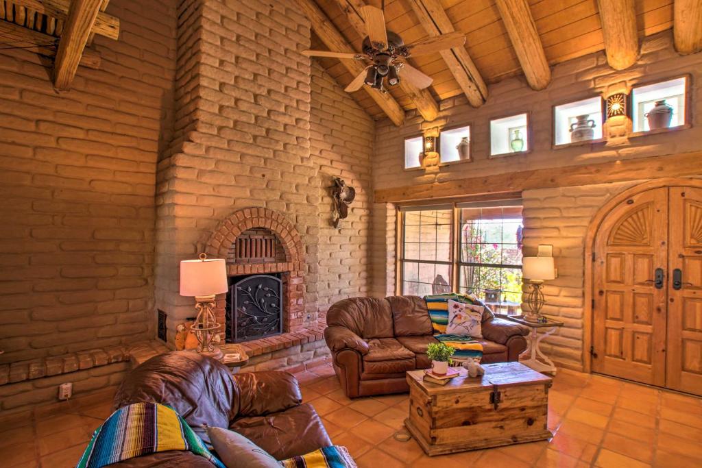 Pet-Friendly Adobe Oasis with Hiking 5 Mi Away! - image 4