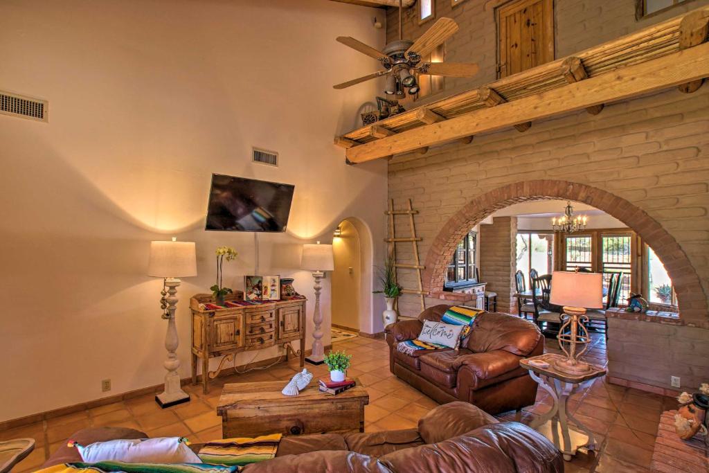 Pet-Friendly Adobe Oasis with Hiking 5 Mi Away! - image 5