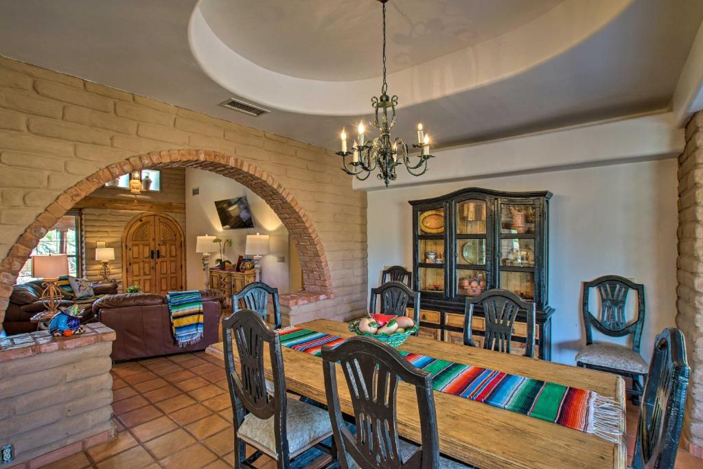 Pet-Friendly Adobe Oasis with Hiking 5 Mi Away! - image 6